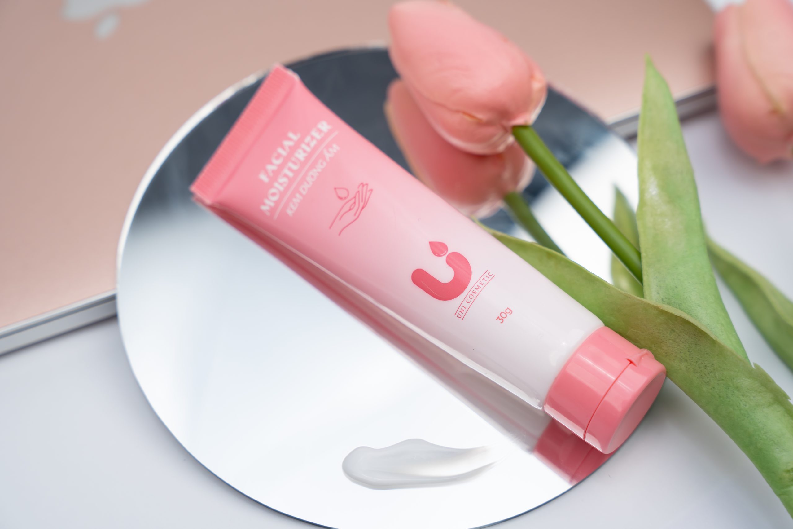 Dưỡng ẩm cùng Uni – giải pháp đơn giản cho làn da khỏe mỗi ngày